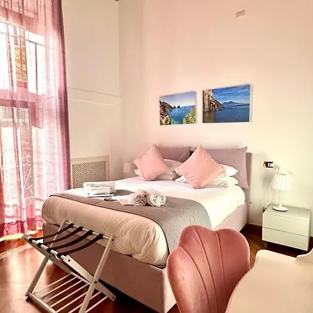 Pink Star Napoli Luxury Apartment-2